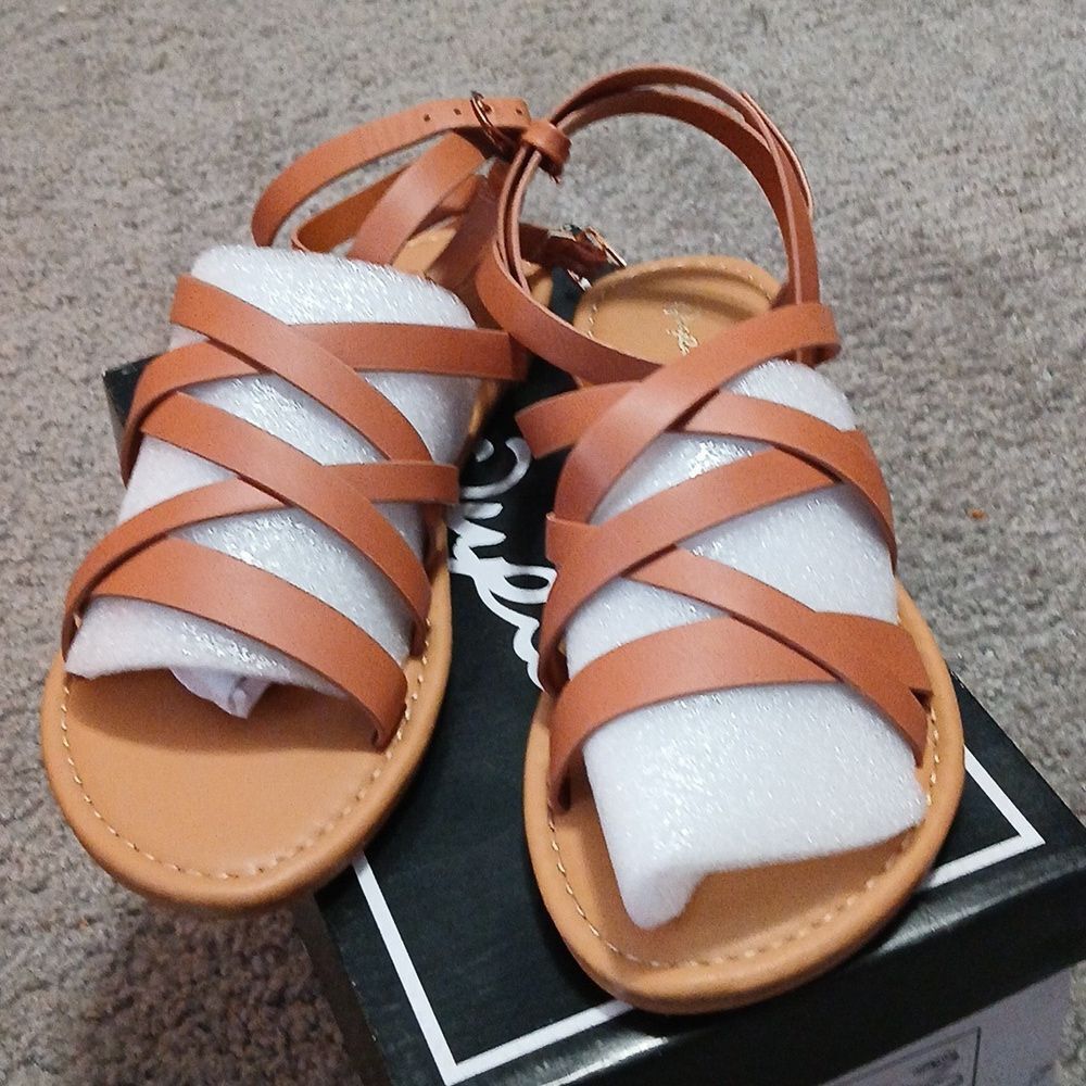 Qupid Athena camel strappy sandals Sz 6.5 NIB - Picture 2 of 7